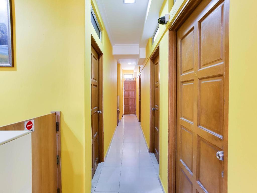 Oyo 89406 Lucky Budget Hotel Nilai Exterior foto