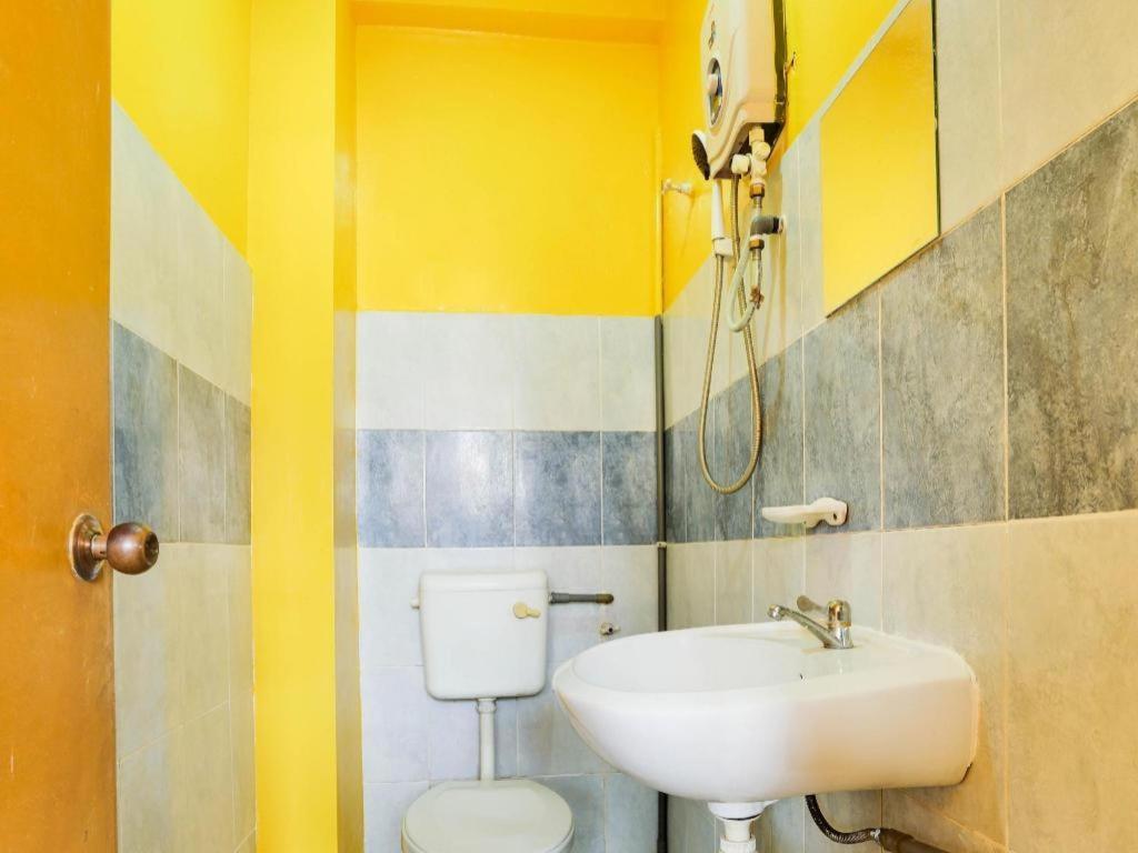 Oyo 89406 Lucky Budget Hotel Nilai Exterior foto