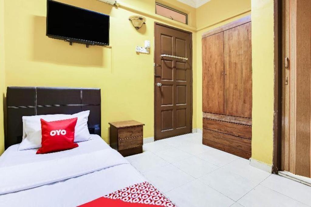 Oyo 89406 Lucky Budget Hotel Nilai Exterior foto