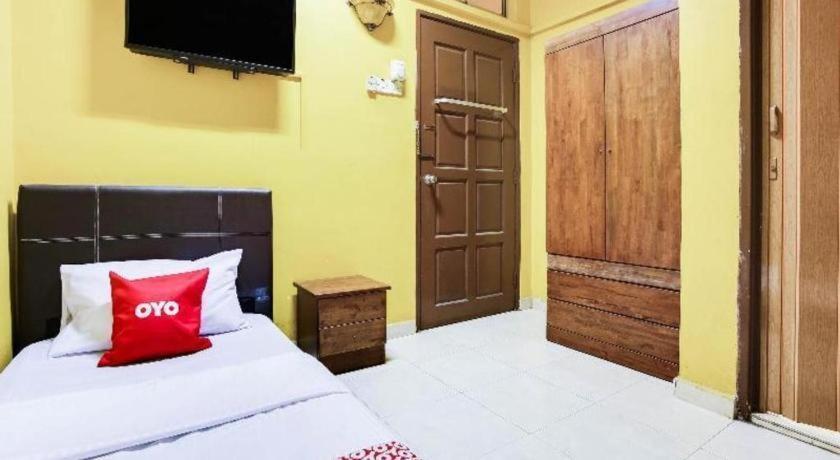 Oyo 89406 Lucky Budget Hotel Nilai Exterior foto