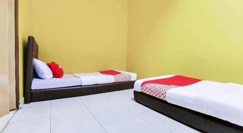 Oyo 89406 Lucky Budget Hotel Nilai Exterior foto